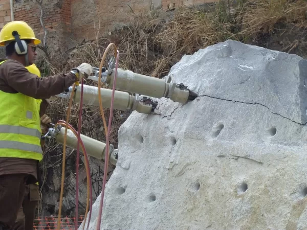 Desmontes para Abertura de Ferrovias