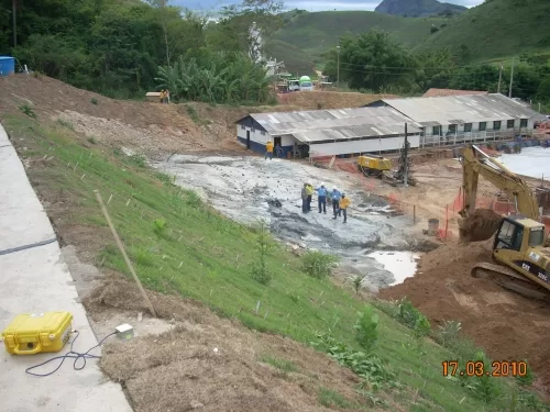 Controle de Vibração em Taludes e Obras Civis